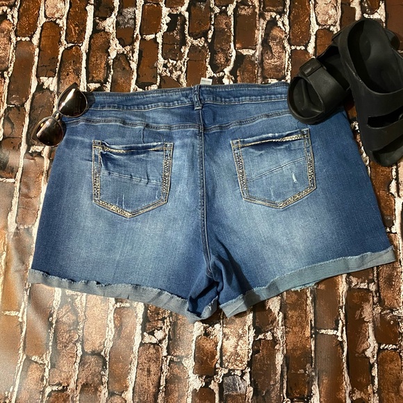 Maurice’s Plus Size Distressed Denim Jean Shorts - Picture 7 of 7